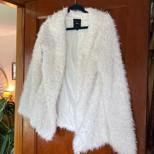 Like New. Large faux fur jacket. Light cream forever 21